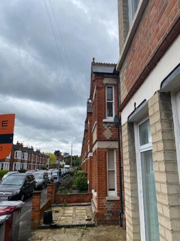Berks Luxury Serviced Apartments,5 Bedrooms, 5 Double Beds, 2 Bathrooms, Free Super Fast Wifi & Parking Earley Buitenkant foto