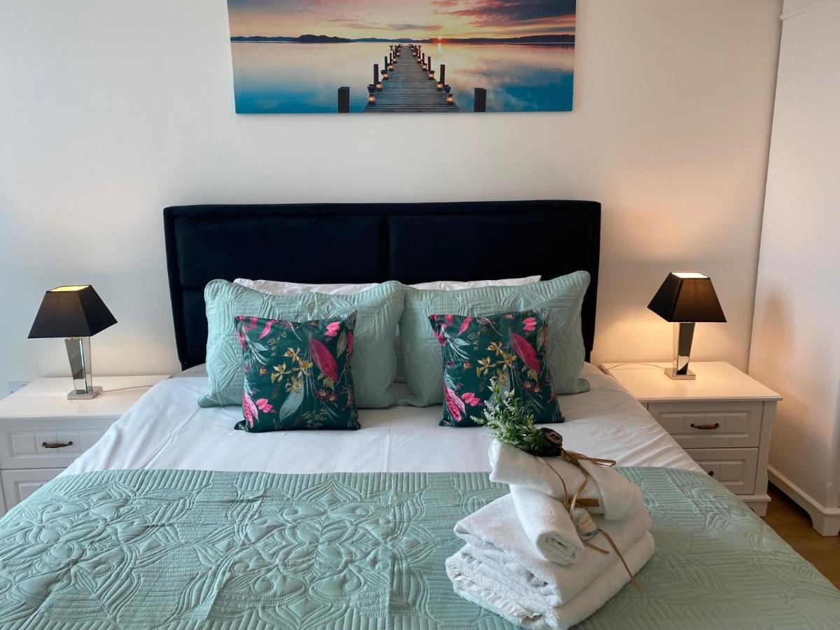 Berks Luxury Serviced Apartments,5 Bedrooms, 5 Double Beds, 2 Bathrooms, Free Super Fast Wifi & Parking Earley Buitenkant foto