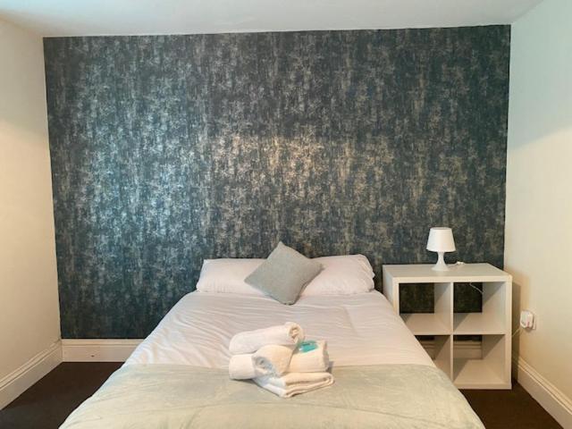 Berks Luxury Serviced Apartments,5 Bedrooms, 5 Double Beds, 2 Bathrooms, Free Super Fast Wifi & Parking Earley Buitenkant foto