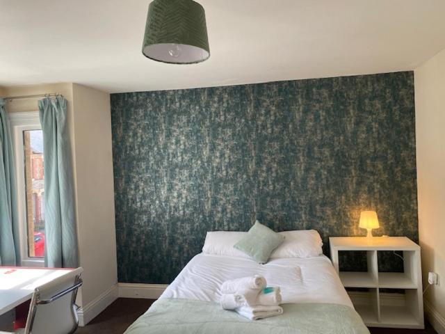 Berks Luxury Serviced Apartments,5 Bedrooms, 5 Double Beds, 2 Bathrooms, Free Super Fast Wifi & Parking Earley Buitenkant foto