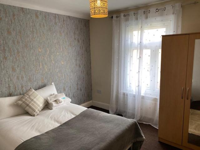 Berks Luxury Serviced Apartments,5 Bedrooms, 5 Double Beds, 2 Bathrooms, Free Super Fast Wifi & Parking Earley Buitenkant foto