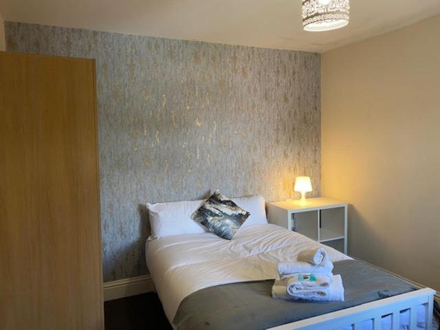 Berks Luxury Serviced Apartments,5 Bedrooms, 5 Double Beds, 2 Bathrooms, Free Super Fast Wifi & Parking Earley Buitenkant foto