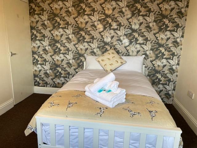 Berks Luxury Serviced Apartments,5 Bedrooms, 5 Double Beds, 2 Bathrooms, Free Super Fast Wifi & Parking Earley Buitenkant foto