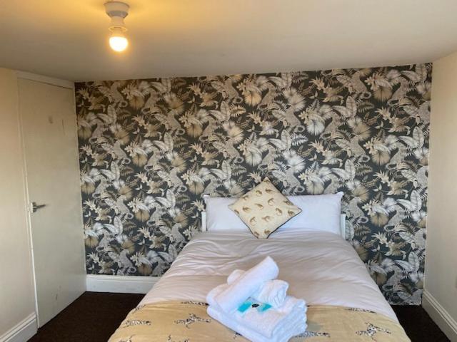 Berks Luxury Serviced Apartments,5 Bedrooms, 5 Double Beds, 2 Bathrooms, Free Super Fast Wifi & Parking Earley Buitenkant foto
