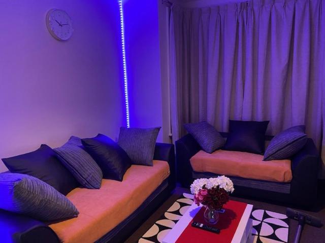 Berks Luxury Serviced Apartments,5 Bedrooms, 5 Double Beds, 2 Bathrooms, Free Super Fast Wifi & Parking Earley Buitenkant foto